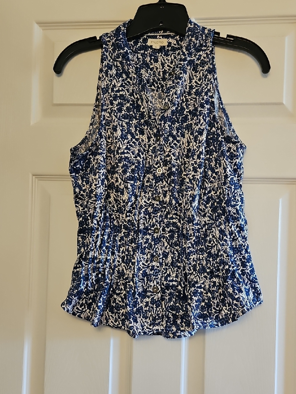 Pilcro Navy & White Floral Sleeveless Button-Front Top